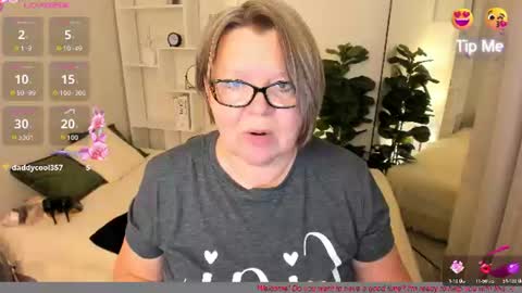 Snapshot of shannonshine chatting on June 13, 8:12 am Shannon online show from June 13, 8:12 am