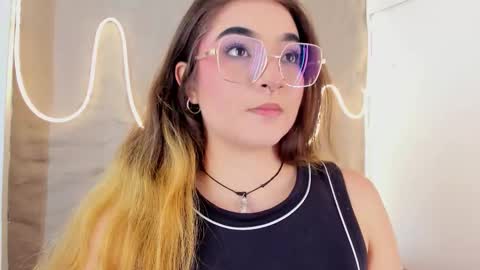 Snapshot of shanntal__ chatting on February 16, 7:32 pm Shanntal online show from February 16, 7:32 pm