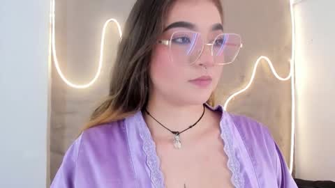 Snapshot of shanntal__ chatting on February 19, 7:54 pm Shanntal online show from February 19, 7:54 pm