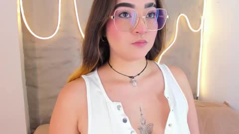 Snapshot of shanntal__ chatting on February 26, 7:46 pm Shanntal online show from February 26, 7:46 pm