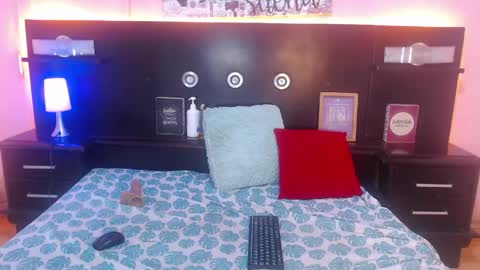 Snapshot of shannysweett chatting on April 12, 11:10 pm shannysweett online show from April 12, 11:10 pm