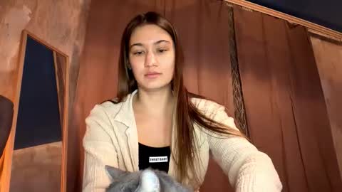 I am Maya ntmu Lets hit 10 Thumbs Up together online show from February 16, 5:20 pm