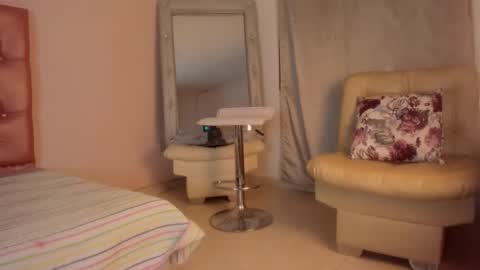 shantal_cruz1 online show from March 24, 3:44 am