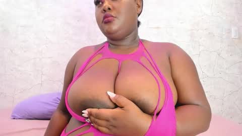 Snapshot of shantaladdams chatting on October 15, 1:17 am Shantal online show from October 15, 1:17 am