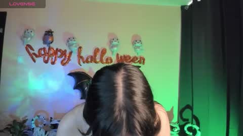 Snapshot of shantalcerezo chatting on October 25, 9:53 pm Cat-FOLLOWME and we talk IGshantal cerezo online show from October 25, 9:53 pm