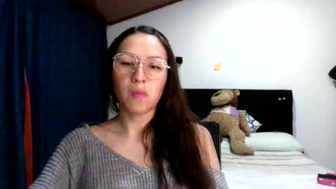 Snapshot of shantaldumont chatting on December 3, 4:20 am shantaldumont online show from December 3, 4:20 am