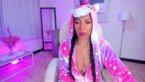 Shantall wills online show from December 17, 10:54 pm