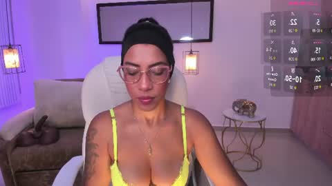 Snapshot of shantall_wills chatting on July 24, 10:46 am Shantall wills online show from July 24, 10:46 am