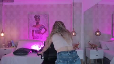 Snapshot of shantalll__ chatting on February 22, 11:02 am Shantal online show from February 22, 11:02 am