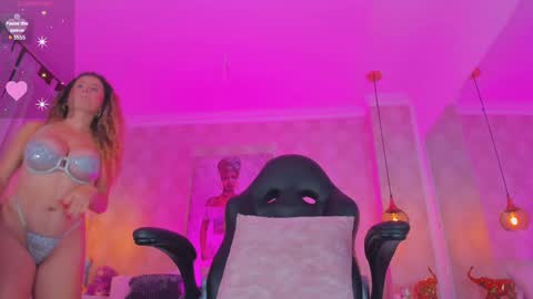 Snapshot of shantalll__ chatting on March 7, 2:01 pm Shantal online show from March 7, 2:01 pm