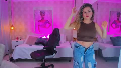 Snapshot of shantalll__ chatting on October 6, 10:56 am Shantal online show from October 6, 10:56 am