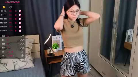 Snapshot of shantellelumukanda chatting on June 11, 4:16 pm Renata online show from June 11, 4:16 pm