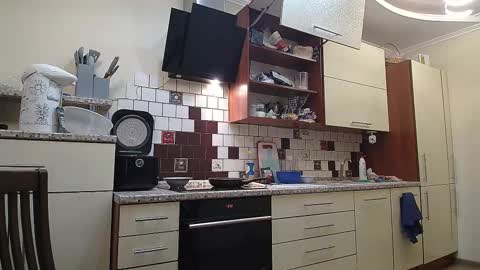 Mikki and Cadence online show from December 4, 2:04 pm