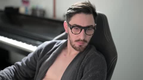 Snapshot of shape80 chatting on November 11, 9:42 am frenchy boy online show from November 11, 9:42 am