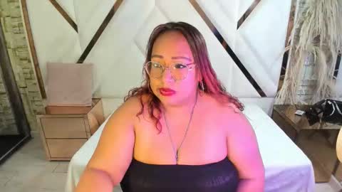 Snapshot of shara_oz chatting on March 20, 3:22 am Shara Oz online show from March 20, 3:22 am