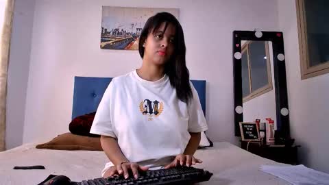 Snapshot of shara_soul chatting on November 28, 2:42 pm shara_soul online show from November 28, 2:42 pm