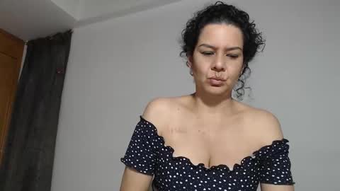 Snapshot of sharickleon11 chatting on November 7, 10:43 pm sharickleon11 online show from November 7, 10:43 pm