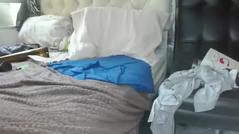 Snapshot of sharlot03 chatting on February 10, 1:55 pm sharlot03 online show from February 10, 1:55 pm