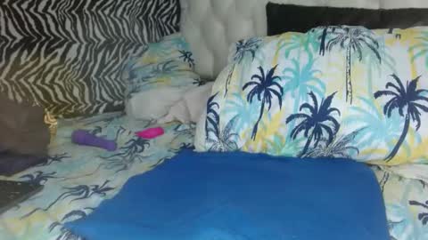 Snapshot of sharlot03 chatting on February 22, 11:13 am sharlot03 online show from February 22, 11:13 am