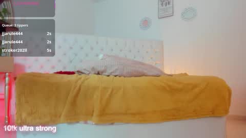 Snapshot of sharlot_evans_ chatting on December 5, 5:20 pm Sharlot online show from December 5, 5:20 pm