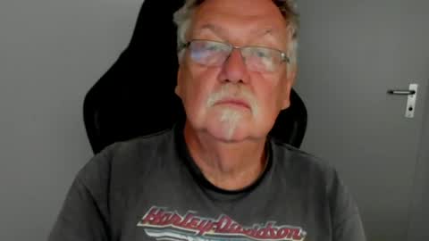 Snapshot of sharlots_pet chatting on May 3, 4:46 pm sharlots_pet online show from May 3, 4:46 pm