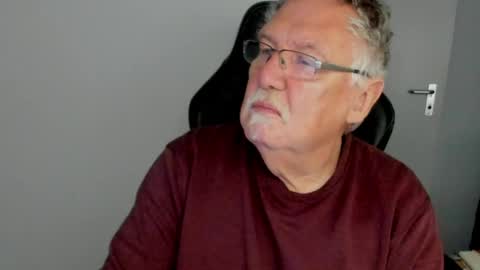 Snapshot of sharlots_pet chatting on May 16, 10:12 am sharlots_pet online show from May 16, 10:12 am