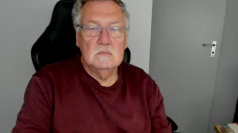 Snapshot of sharlots_pet chatting on May 16, 10:36 am sharlots_pet online show from May 16, 10:36 am