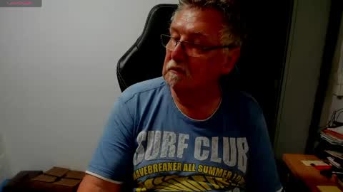 Snapshot of sharlots_pet chatting on May 27, 12:02 pm sharlots_pet online show from May 27, 12:02 pm