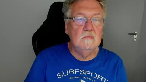 Snapshot of sharlots_pet chatting on June 6, 8:30 am sharlots_pet online show from June 6, 8:30 am