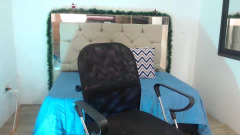 Sara online show from December 10, 3:33 pm