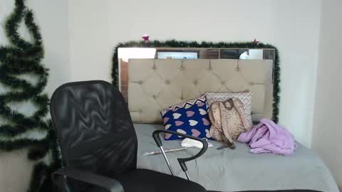 Sara online show from December 18, 9:18 pm