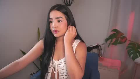 Snapshot of sharlotte_evanns chatting on May 15, 10:17 pm Sharlotte online show from May 15, 10:17 pm