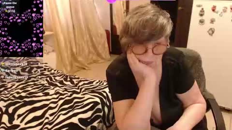 Snapshot of sharon_amore chatting on June 28, 3:40 pm Helena online show from June 28, 3:40 pm