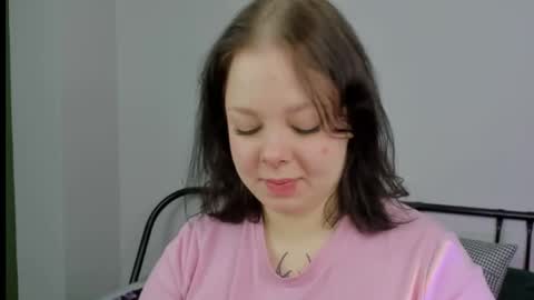 Snapshot of sharon_coxxx chatting on May 19, 5:25 am Sharon online show from May 19, 5:25 am