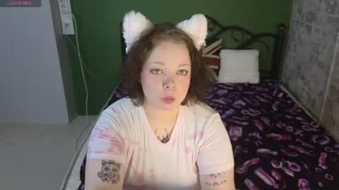 Snapshot of sharon_coxxx chatting on June 28, 3:56 am Sharon online show from June 28, 3:56 am