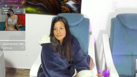 Snapshot of sharoncute17 chatting on June 8, 2:01 am sharoncute17 online show from June 8, 2:01 am