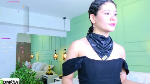 Snapshot of sharonn___ chatting on April 4, 6:49 pm Sharon online show from April 4, 6:49 pm
