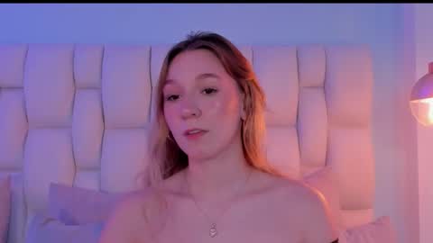 Snapshot of shatall_rouge chatting on October 29, 2:36 am Shantall online show from October 29, 2:36 am