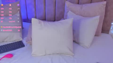 Snapshot of shatall_rouge chatting on December 14, 5:02 am Shantall online show from December 14, 5:02 am