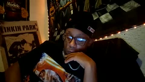 Snapshot of shawnvegas67 chatting on December 18, 2:17 am shawnvegas67 online show from December 18, 2:17 am