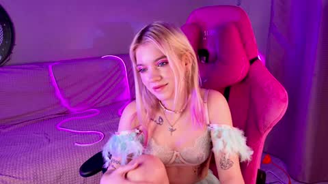 Lola online show from January 13, 9:31 pm