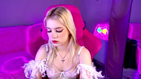 Lola online show from March 3, 12:15 am
