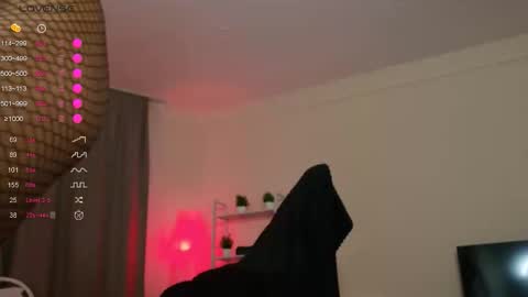 Snapshot of shayloren chatting on October 15, 4:34 am Shay online show from October 15, 4:34 am