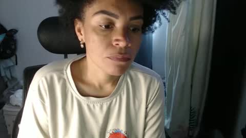 Snapshot of shayna_cute chatting on December 8, 3:45 pm Shayna online show from December 8, 3:45 pm