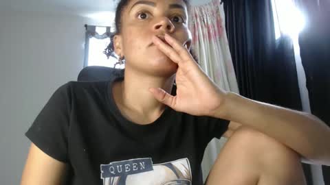 Snapshot of shayna_cute chatting on December 11, 5:59 pm Shayna online show from December 11, 5:59 pm