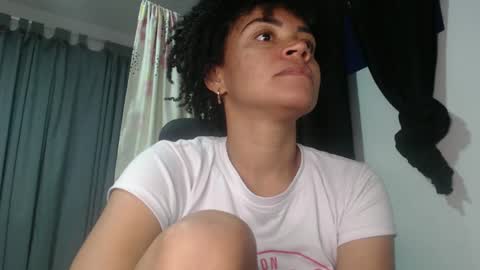 Snapshot of shayna_cute chatting on December 20, 10:49 am Shayna online show from December 20, 10:49 am