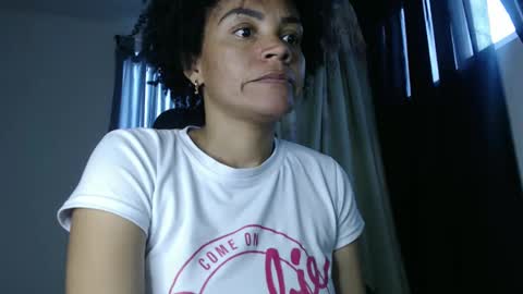 Snapshot of shayna_cute chatting on December 20, 2:05 pm Shayna online show from December 20, 2:05 pm
