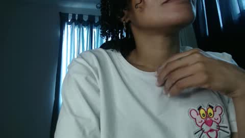 Snapshot of shayna_cute chatting on December 23, 5:22 pm Shayna online show from December 23, 5:22 pm