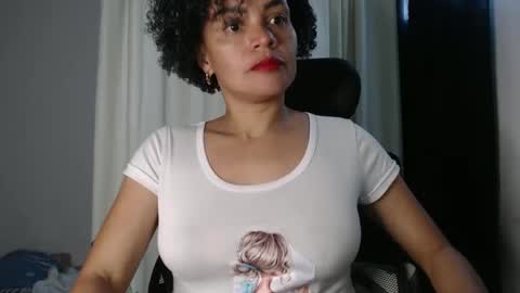 Snapshot of shayna_cute chatting on January 4, 5:37 pm Shayna online show from January 4, 5:37 pm