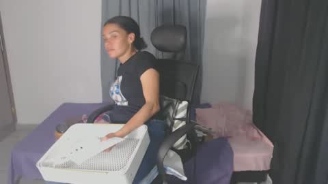Snapshot of shayna_cute chatting on January 24, 3:00 am Shayna online show from January 24, 3:00 am